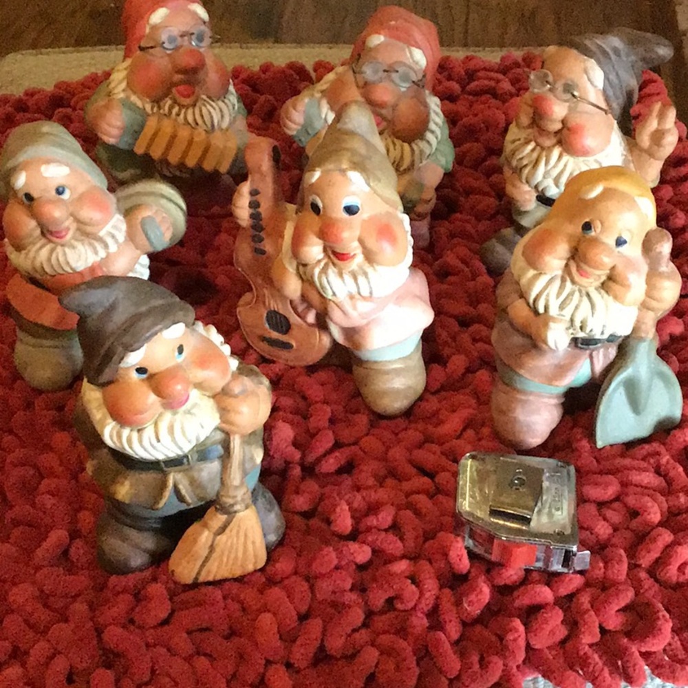 DISNEY SEVEN DWARFS VINTAGE!  MINT 1968